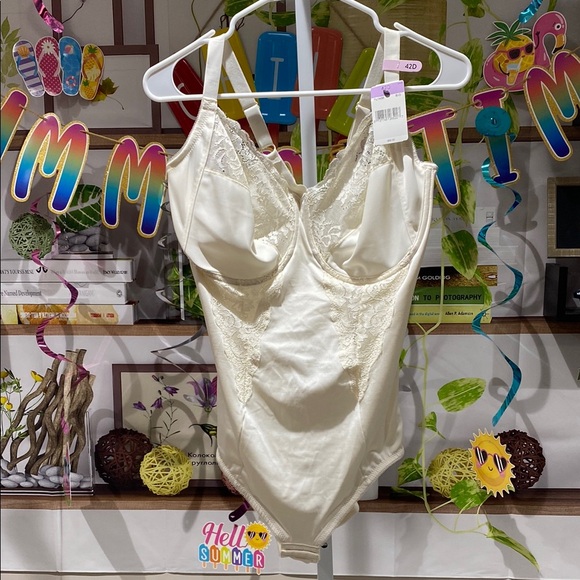 Maidenform Cream Shapewear with Underwire Support - Picture 1 of 5